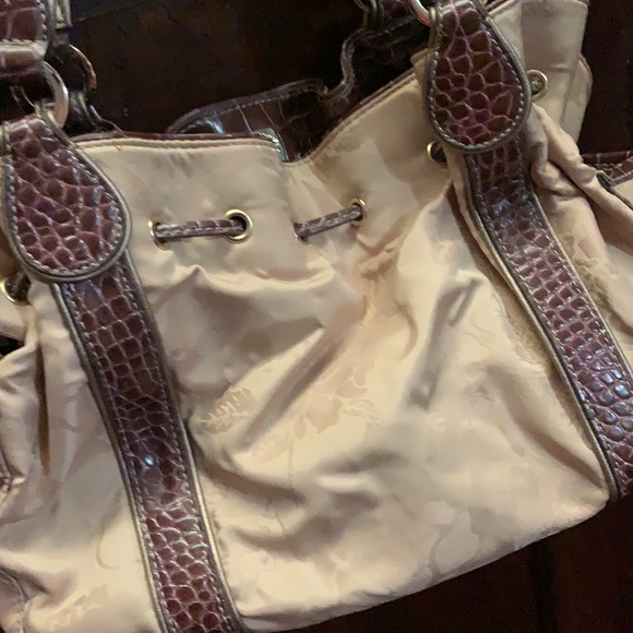 New Liz Claiborne Drawstring embellished handbag - Picture 5 of 7